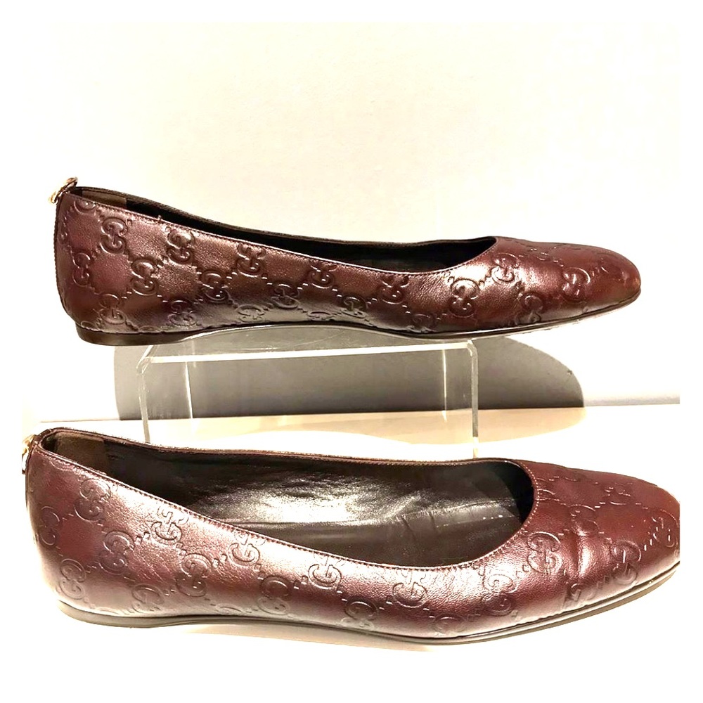 Authentic Gucci GG preowned Leather Flats!